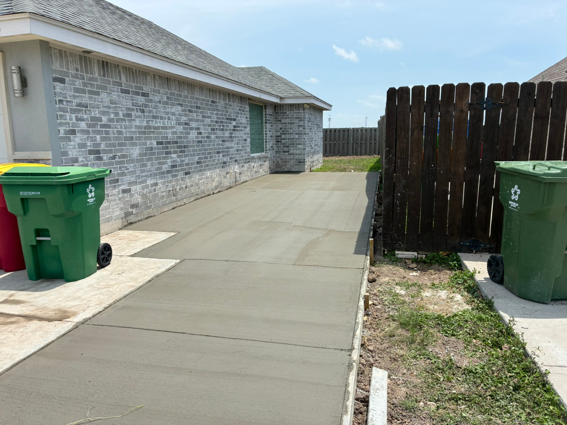 Side-yard concrete driveway slab — San Benito, TX